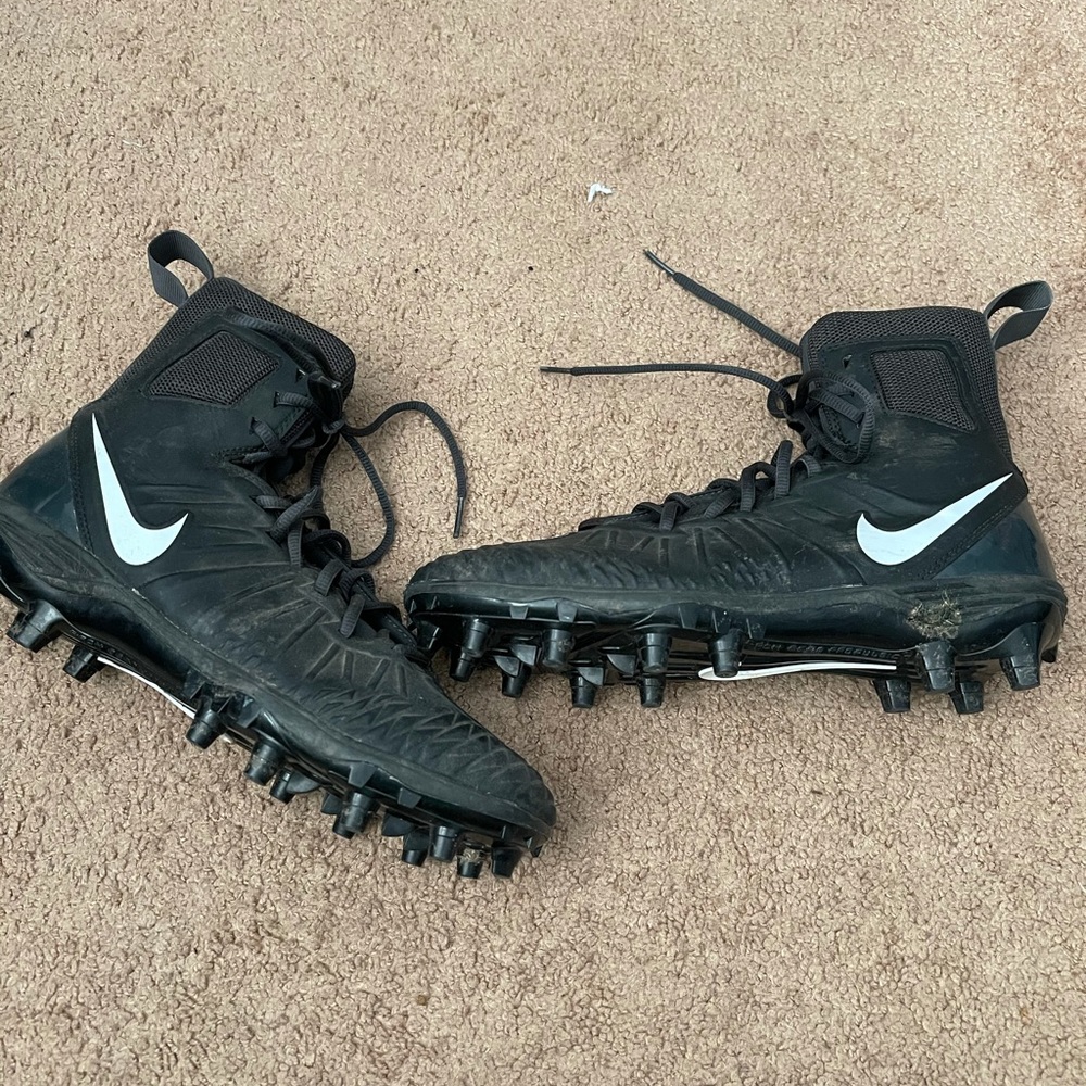 Nike cleats sz 9